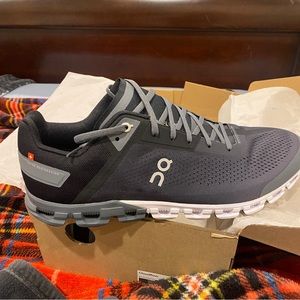 New On Cloud Mens Cloudfkow low top running size 12.5